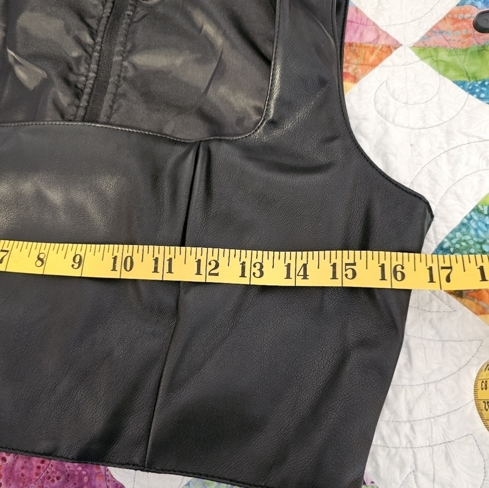 7 For All Mankind Faux Leather Black Crop Top Women's Size Medium NWT - Picture 8 of 9